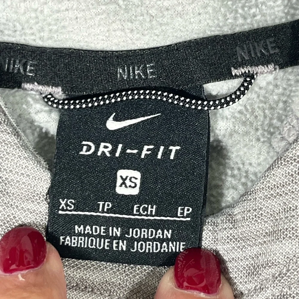 NIKE DRI FIT BOY FLEECE ATHLETIC PULLOVER HOODIE YOUTH GRAY BLACK GRAPHIC XS A97